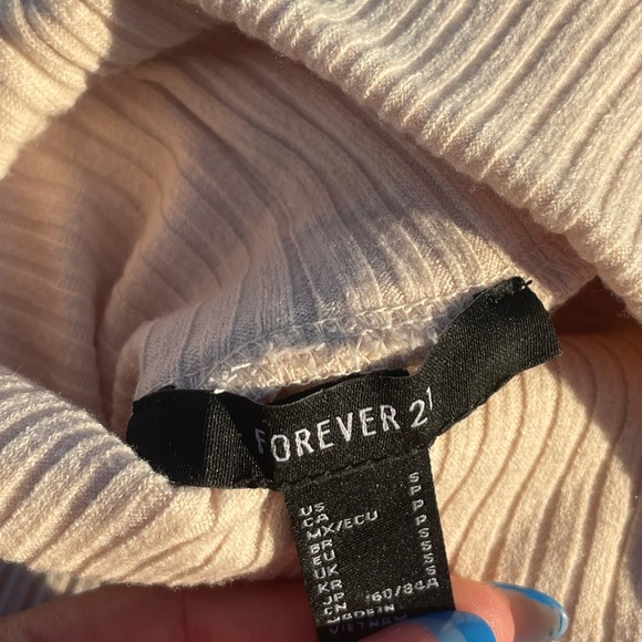 Forever 21: Long sleeved shirt, puffed sleeves - Picture 2 of 3